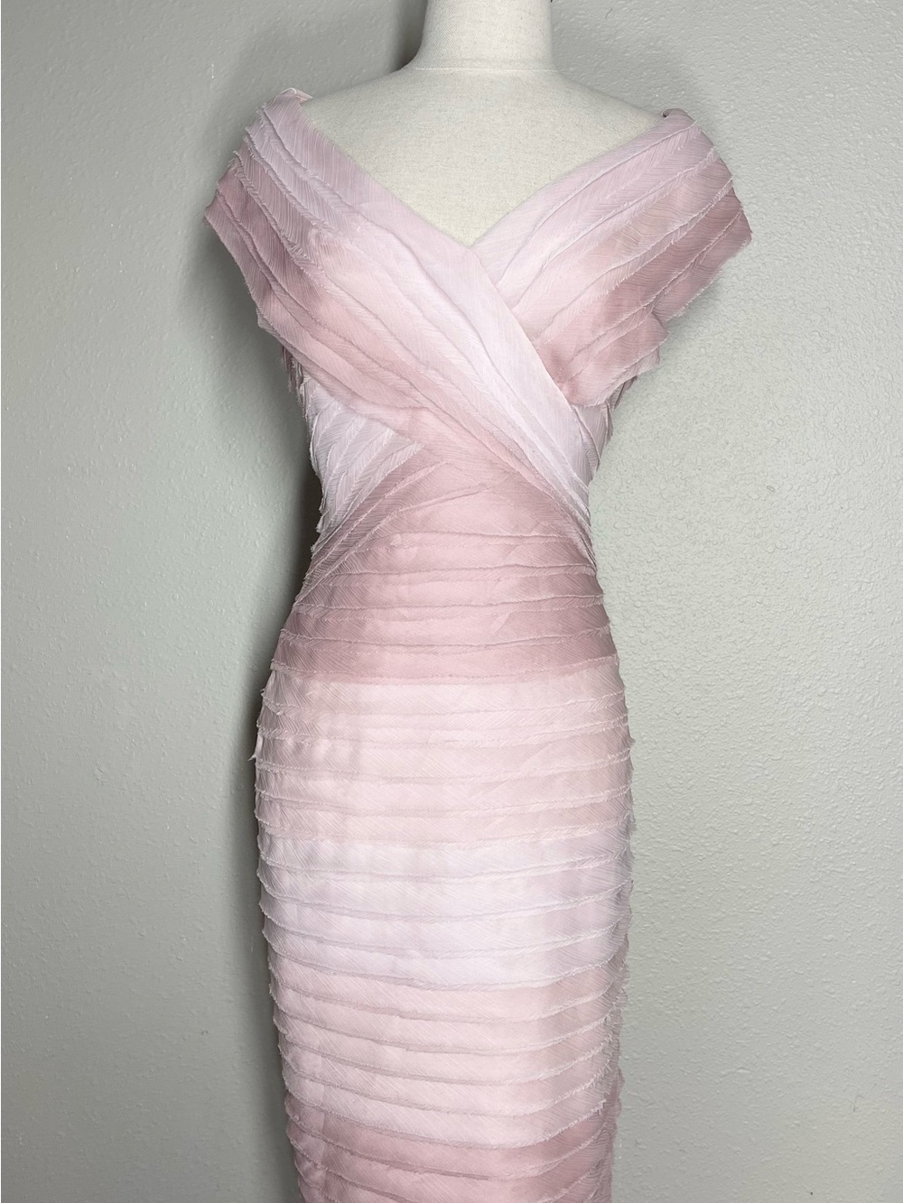 Tadashi Shoji ombré midi dress crafted in banded crinkled chiffon 6 - Picture 2 of 5